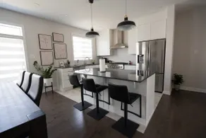 Chic 5 BED Haven in Barrhaven - Image 2