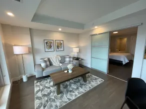 Downtown bright cozy & modern 1 Bedroom - Image 2
