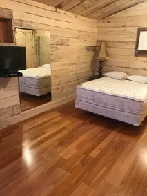 Strathroy Country Cabins - Image 5