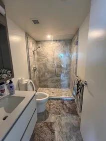 A Beautiful and Licensed Apartment in Richmond - Image 2