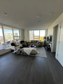 A Beautiful and Licensed Apartment in Richmond - Image 5