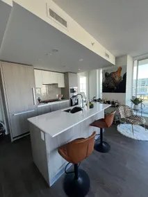 A Beautiful and Licensed Apartment in Richmond - Image 3