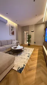 Modern Elegant Suite  Master BR+Hotel-Style Living - Image 4