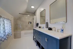 Luxury Home: Entertainment Lounge, Arcade, Hot Tub - Image 5