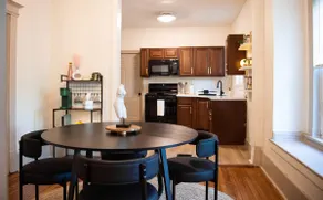 Furnished 2BR Historic Corn Hill - Image 2