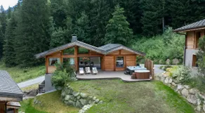 4BR 4BTH Chalet | Jacuzzi | NordicBath - Image 3