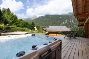 4BR 4BTH Chalet | Jacuzzi | NordicBath - Image 2