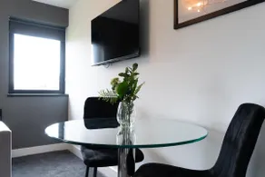Cosy 1 bed apartment close to city centre - Image 5