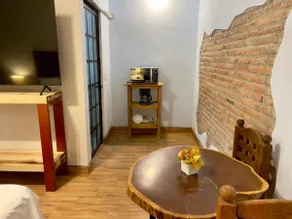 Central apartment and terrace - Image 2