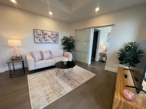 Downtown Spotless 2 Bed 2 Bath with 6 appliances - Image 2
