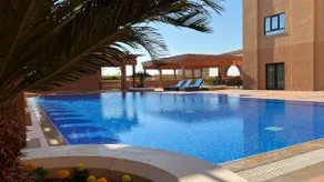 Sweet 1 Bedroom in Pearl with Balcony! 910 - Image 4