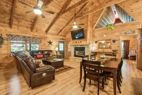 Great Smoky Mountain, Hot Tub, Mins to Dollywood - Image 3