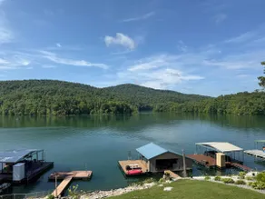 Lake Front Stay at its Finest! - Image 4