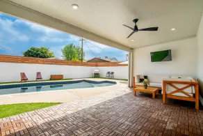 Private Oasis with Pool in Los Angeles - Image 4