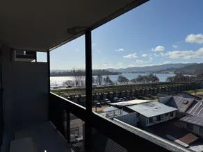 New place with Wi-Fi, parking 1 block away, waterfront - Image 2