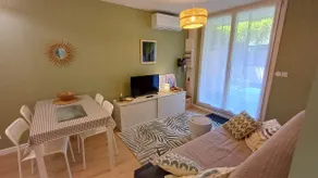 Right in the center, 3-minute walk from the beach - Image 2