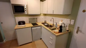 Right in the center, 3-minute walk from the beach - Image 5