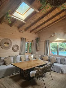 Charming cottage with private Jacuzzi & massage chair - Image 3