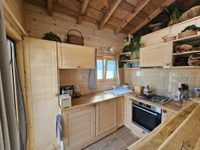 Charming cottage with private Jacuzzi & massage chair - Image 5