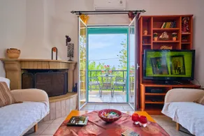 Roula's Studio & Apartment - Image 3