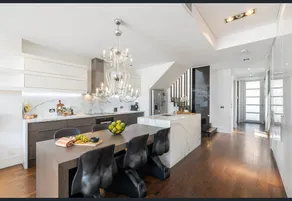 1st Class Living in the Heart of Albert Park - Image 4