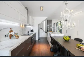 1st Class Living in the Heart of Albert Park - Image 3