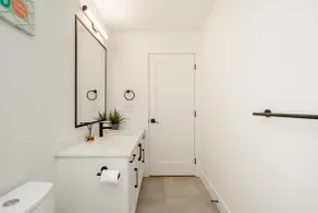 Cozy & Spacious 2BR Guest Suite, Near Vancouver - Image 4