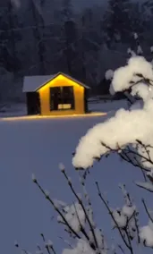 Cozy Retreat Cabin with Hot Tubs - Image 3