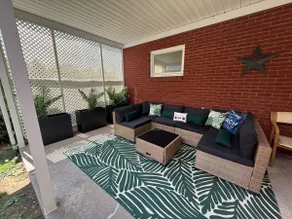 The Garden House | Renovated 2BR | Walk to LLWS - Image 4