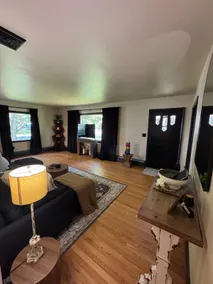 The Garden House | Renovated 2BR | Walk to LLWS - Image 2