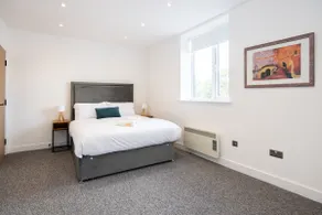 Stanway Apartments- Free Parking & Close To Tram Stop - Image 3