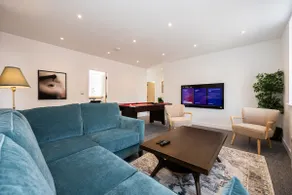 Stanway Apartments- Free Parking & Close To Tram Stop - Image 3