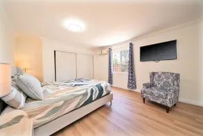 2B1B Private Guesthouse Near FW10&605 - Image 4
