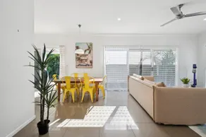 Stevie Mae's | Retro 2BR house | walk to 2 beaches - Image 2