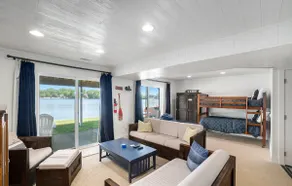 Blue Bungalow Charming Lakefront Cottage-Sleeps 8 - Image 3