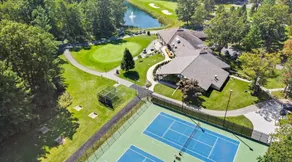 Blue Bungalow Charming Lakefront Cottage-Sleeps 8 - Image 2