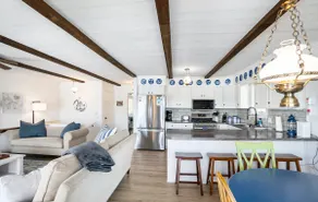Blue Bungalow Charming Lakefront Cottage-Sleeps 8 - Image 5