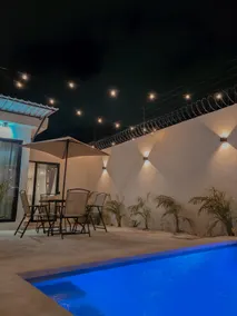 Vacation home with pool - Image 3