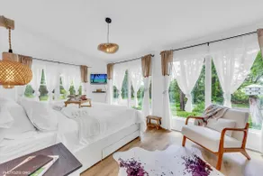 Lakeside Gem - Luxe 3BR Geneva Retreat, Lake Views - Image 4