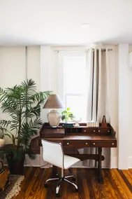 King Bed, Artisan Flat Downtown - Image 2