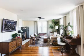 King Bed, Artisan Flat Downtown - Image 4