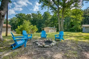 Cozy Ludington Cabin: Round Lake, Fishing, Dock - Image 3
