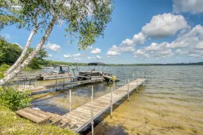 Cozy Ludington Cabin: Round Lake, Fishing, Dock - Image 4