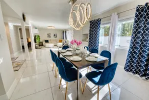 Beautiful 5bed w/ Pool. Close to strip - Image 2