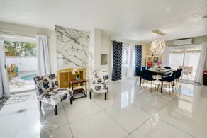 Beautiful 5bed w/ Pool. Close to strip - Image 4