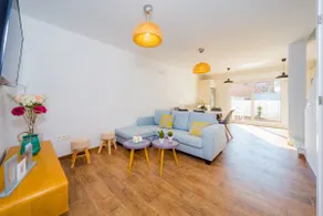 El Abuelo Apartments - Image 2