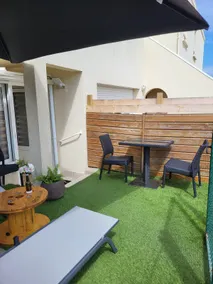 Beachfront apartment - Image 2