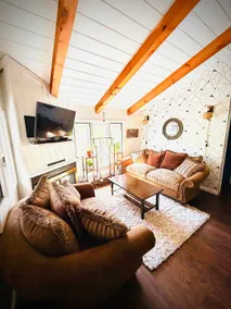 ”Cabin in the Sky” in the Catskills - Image 2