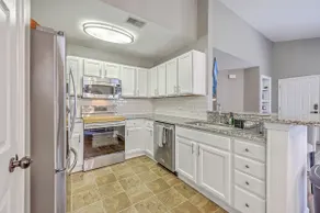 Stylish Remodeled Townhouse - Image 2