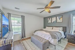 Stylish Remodeled Townhouse - Image 5